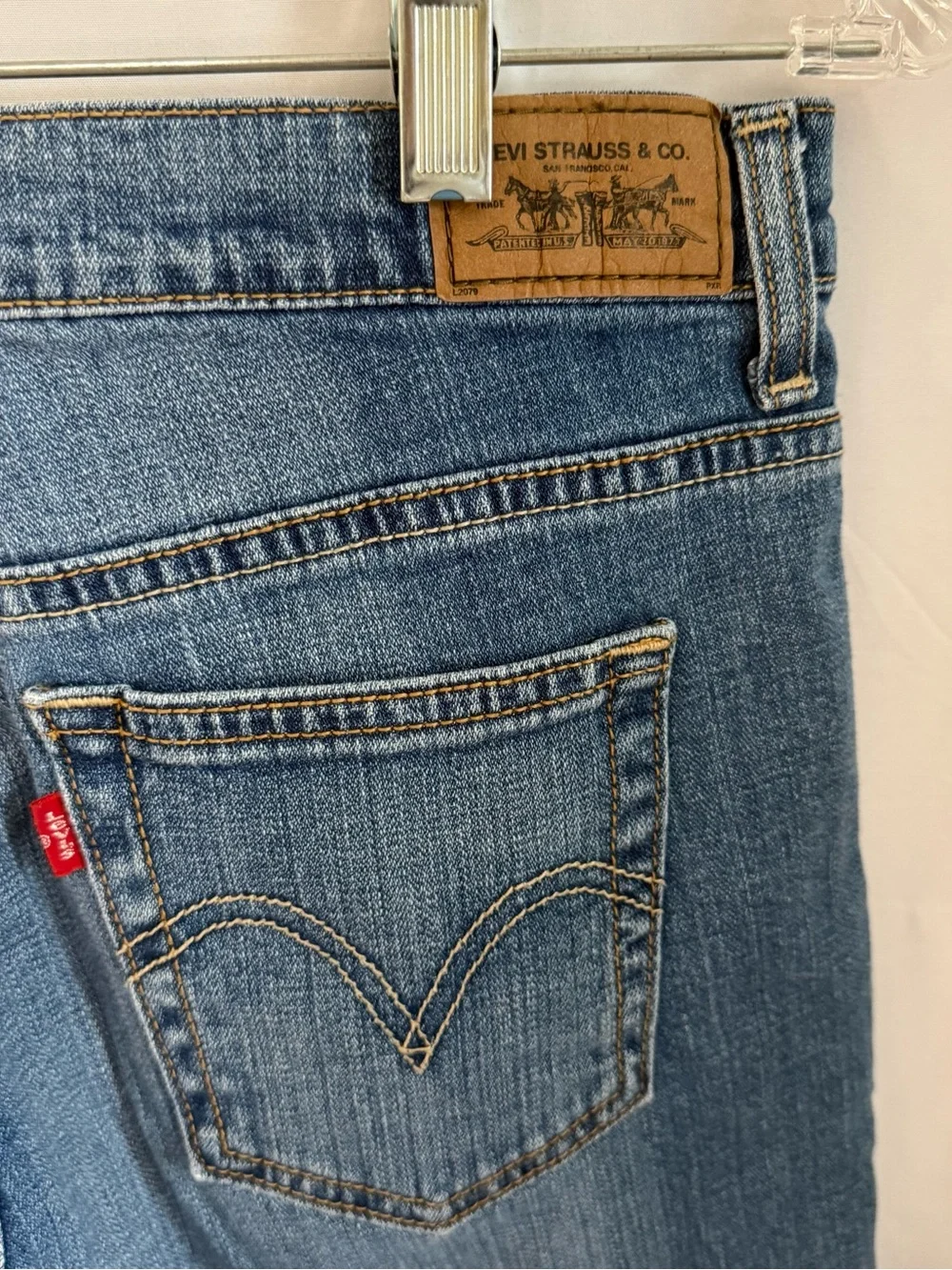 Levi's Y2K Women’s Blue Denim Rolled-Cuff Bermuda Jean Shorts SZ 4